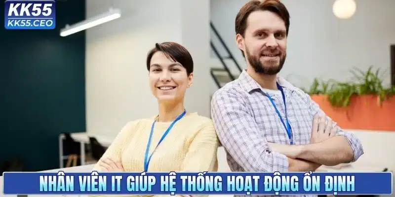 Nhân viên IT giúp hệ thống hoạt động ổn định